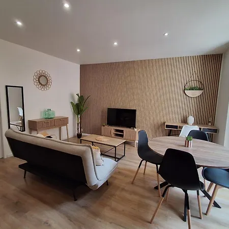 Apartment Le Fontaine Pour 4 Personnes Le Charme En Cite Medievale *