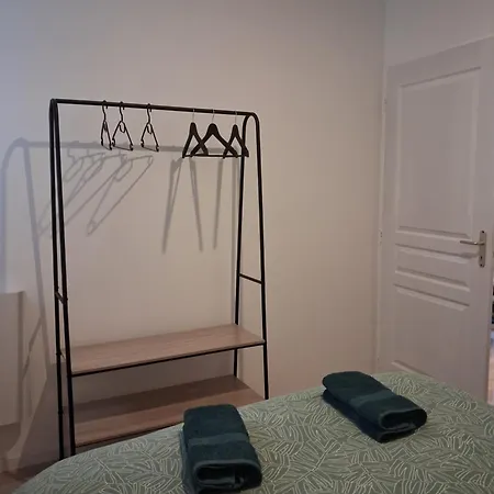 Le Fontaine Pour 4 Personnes Le Charme En Cite Medievale Apartment *