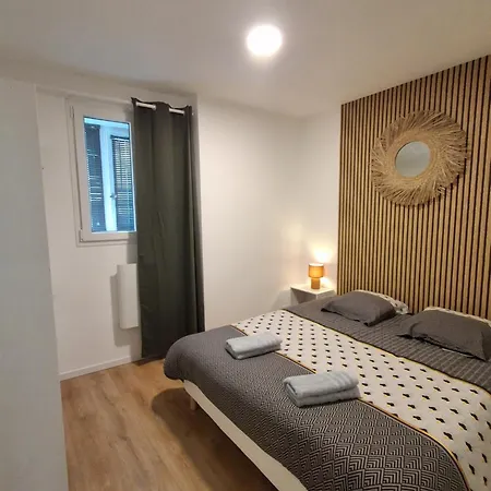 Le Fontaine Pour 4 Personnes Le Charme En Cite Medievale Apartment