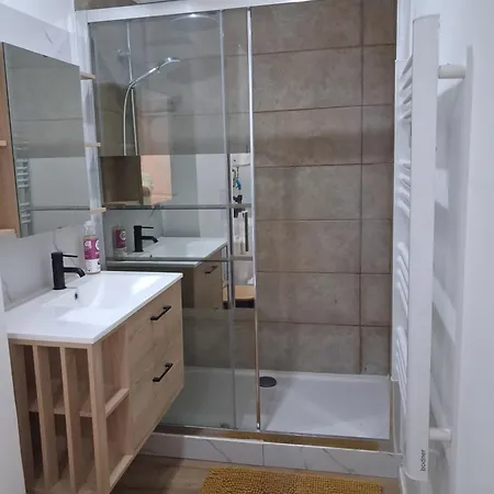 Apartment Le Fontaine Pour 4 Personnes Le Charme En Cite Medievale *