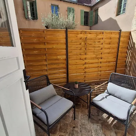 Le Fontaine Pour 4 Personnes Le Charme En Cite Medievale Apartment Montlucon