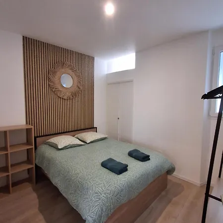 Apartment Le Fontaine Pour 4 Personnes Le Charme En Cite Medievale Montlucon